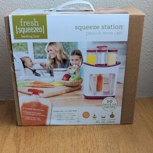 Infantino Squeeze Station - White and Red